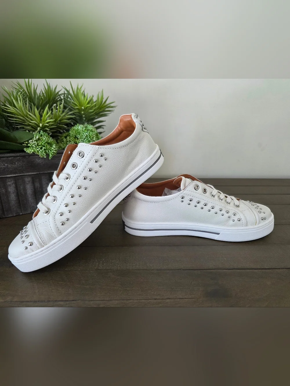 Brighton Janice White Leather Studded Sneakers WM SZ 9M Heart Detail Lace Up - Picture 4 of 9